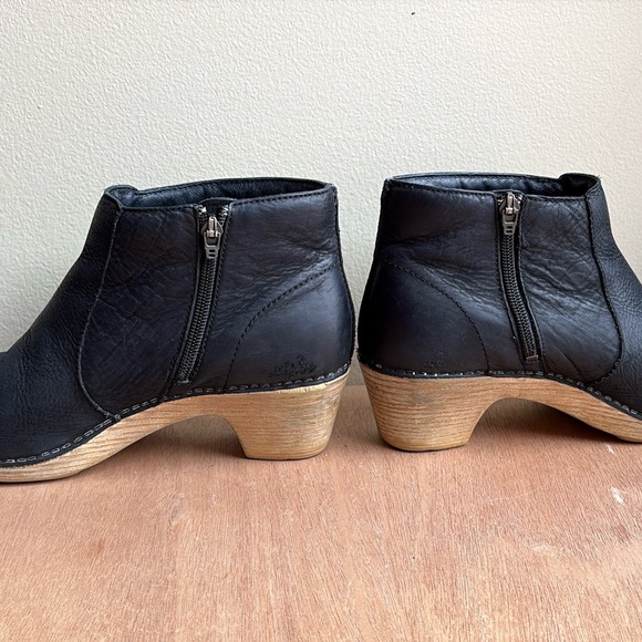 Dansko Black/Charcoal Gray Leather Clog Boots Natural Colored Heels 38/7.5-8 US - Picture 6 of 8